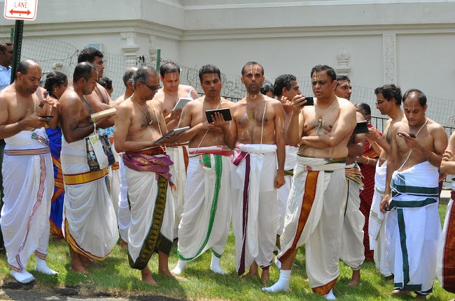 Pomona Ranganatha Temple Garuda Sevai 2014 06