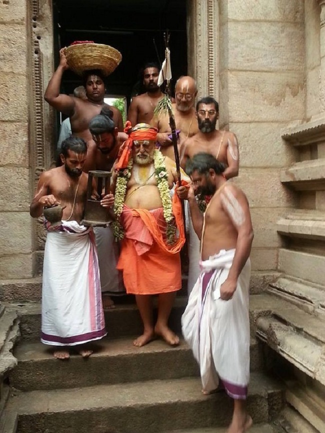 HH Srirangam Srimath Andavan Mangalasasanam at Thirumoogur5