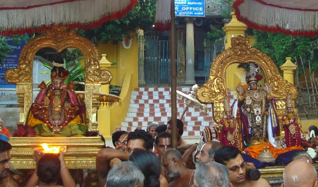 Kanchi Sri Peraralulan Kodai utsavam day 5 2014--15