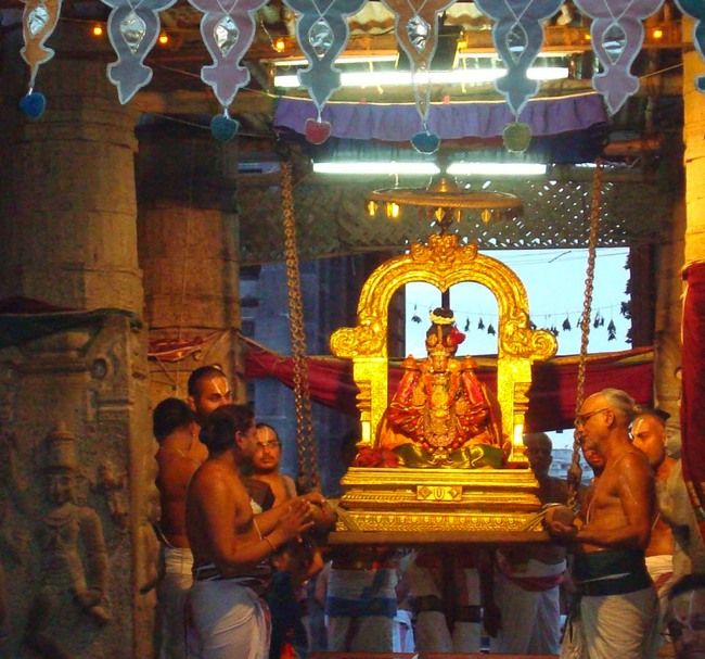 Kanchi Sri Peraralulan Kodai utsavam day 5 2014--18