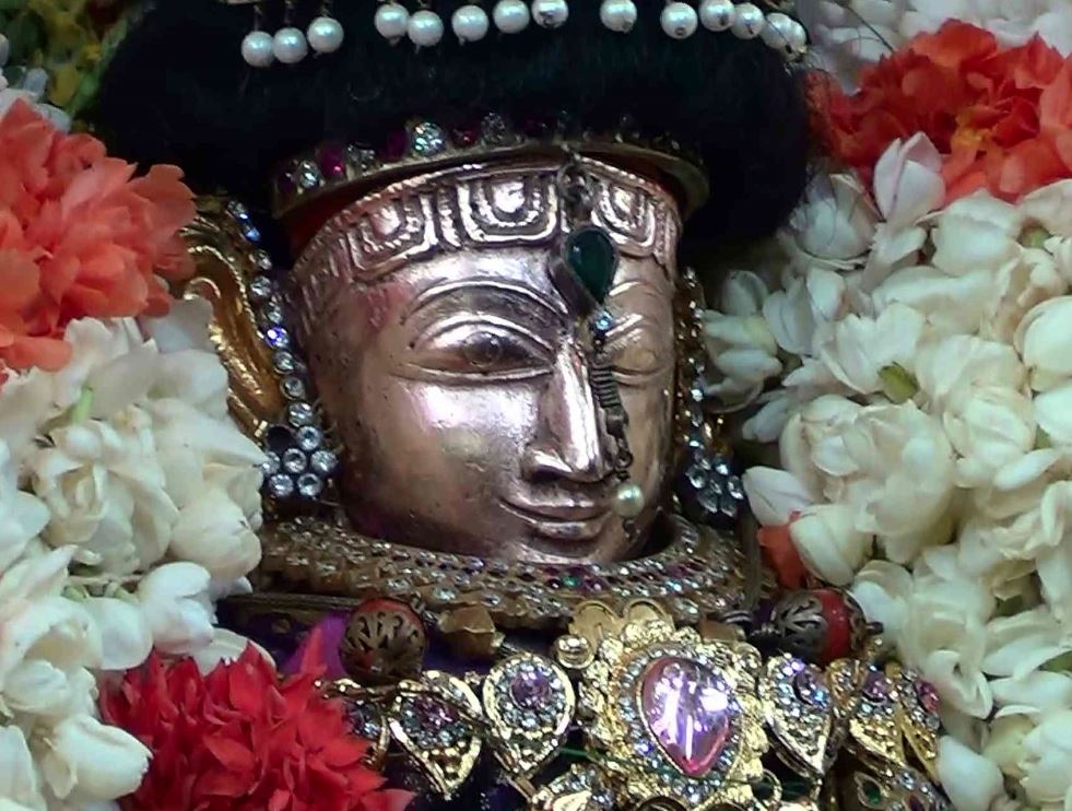 THiruvelukkai Sri Amirthavalli Thayar Kannadi arai sevai-1