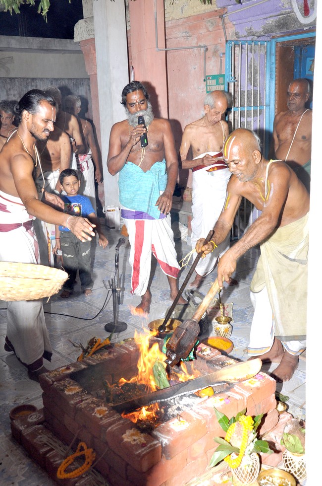 Aviyur Sri Navaneetha Krishnan Perumal Temple Thirupavithrotsavam 2014 20