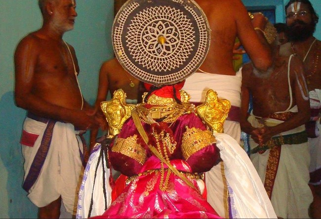 Kanchi Varadarja Perumal Kovil Aadi Garudan Gajenda Moksham 2014 04