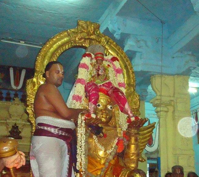 Kanchi Varadarja Perumal Kovil Aadi Garudan Gajenda Moksham 2014 18