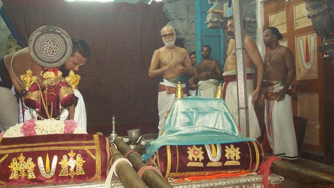 Kanchi Varadarja Perumal Kovil Aadi Garudan Gajenda Moksham 2014 29
