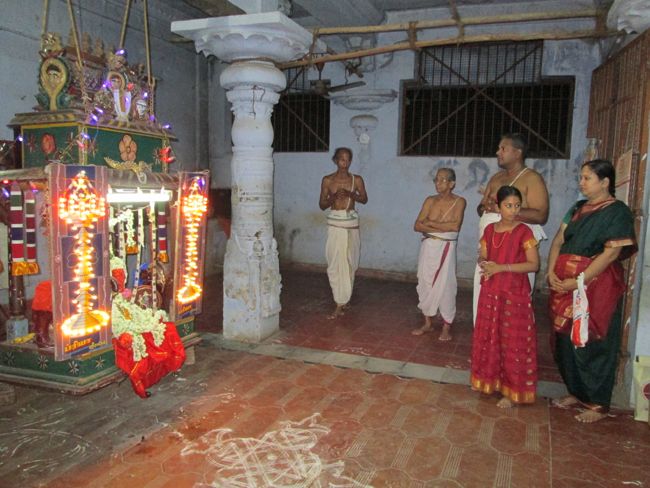 dasaavatharam sannathi 15th aug 14 aadi velli oonjal (15)