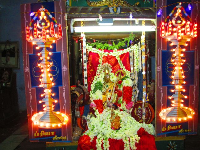 dasaavatharam sannathi 15th aug 14 aadi velli oonjal (2)