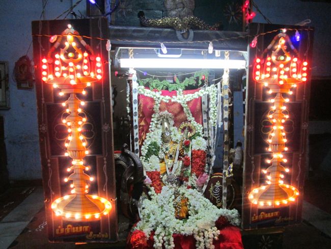 dasaavatharam sannathi 15th aug 14 aadi velli oonjal (20)