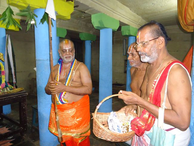Azhwar THirunagari Jeeyar Mangalasasanam At Thiruvekka Yathokthakari Temple2014 25