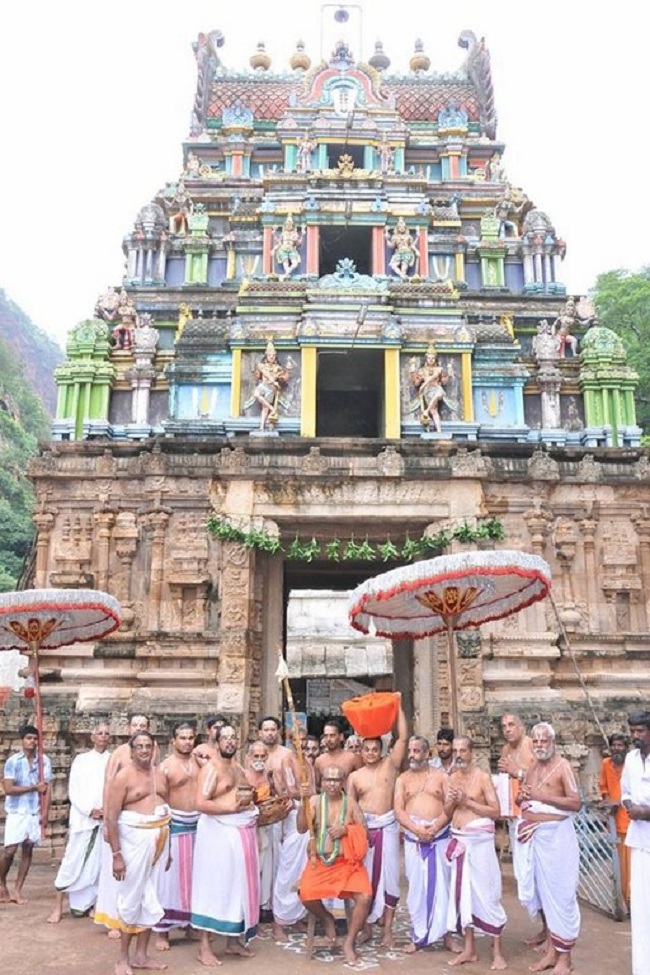 HH 46th Srimath Azhagiyasingar Mangalasasanam At Lower Ahobilam Sri Prahaladavardan Sannidhi1