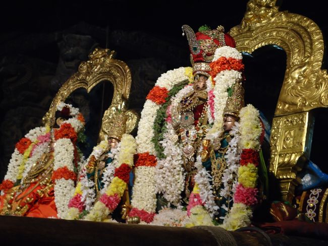 HH Azwhar Thirunagari Jeeyar Mangalasasanam At Kanchi Devapperumal Sannadhi 2014 06