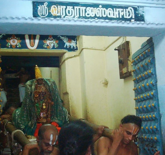 Kanchi Sri Varadaraja Perumal Kovil Pavithrotsavam Adhi vaasam  2014  01