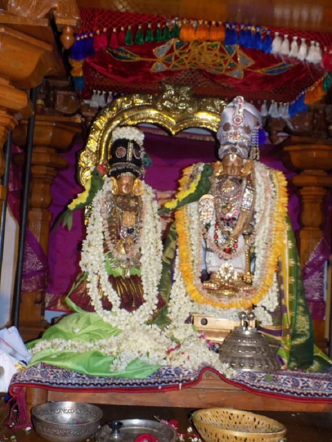 Madipakkam Sri Oppilliappan Pattabhisheka Ramar Temple Vidayatri Utsavam-Pushpa Pallaku1