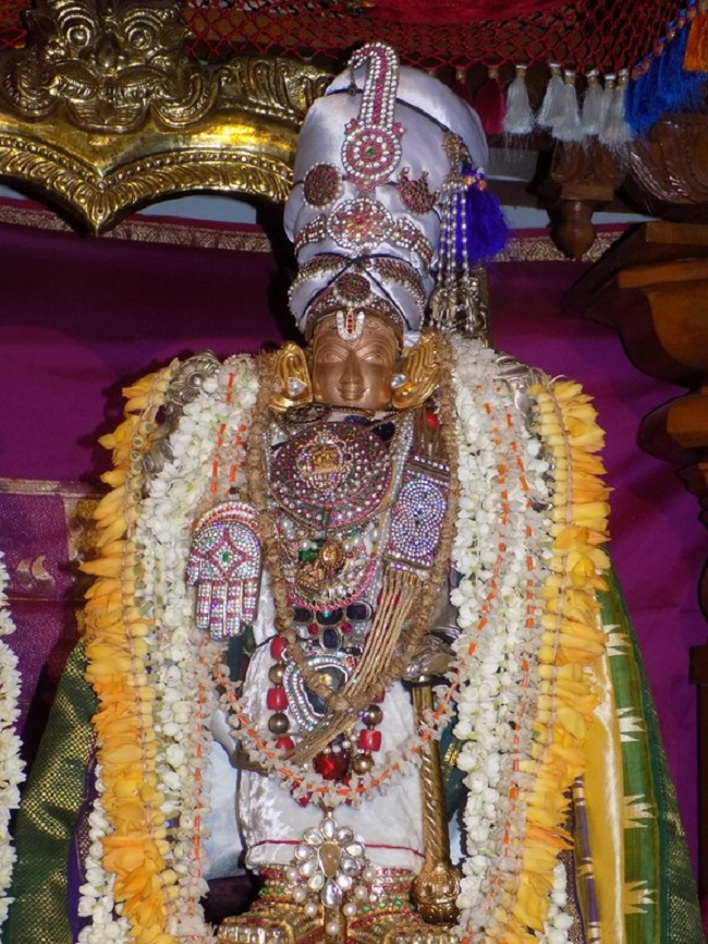 Madipakkam Sri Oppilliappan Pattabhisheka Ramar Temple Vidayatri Utsavam-Pushpa Pallaku10