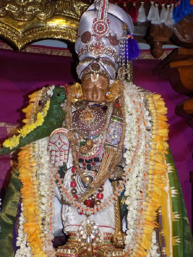 Madipakkam Sri Oppilliappan Pattabhisheka Ramar Temple Vidayatri Utsavam-Pushpa Pallaku2