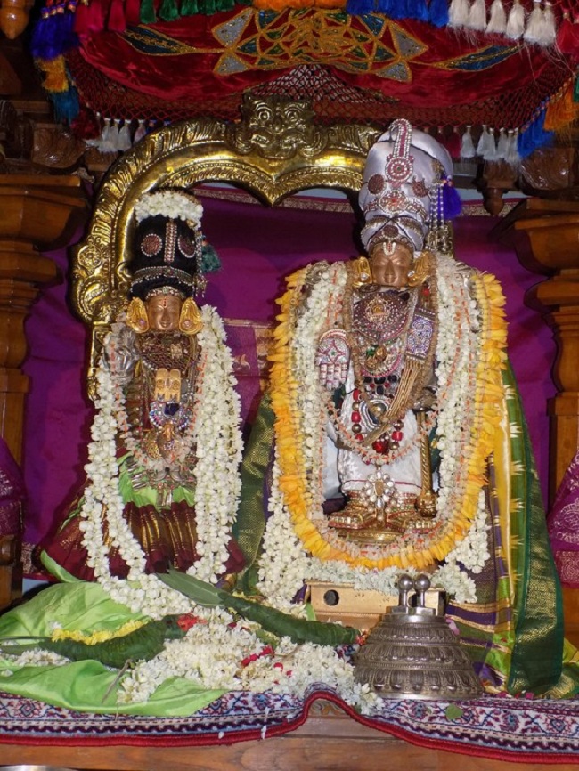Madipakkam Sri Oppilliappan Pattabhisheka Ramar Temple Vidayatri Utsavam-Pushpa Pallaku3