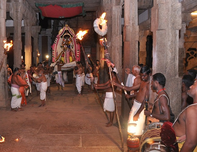 Thirukurungudi Sri vaishnava nambi avani swathi garuda sevai 2014  3