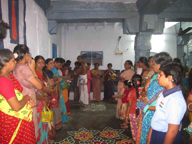 Thiruvelukkai Sri Amirthavalli Thayar Kadai Avani  Velli Purappadu 2014--0027