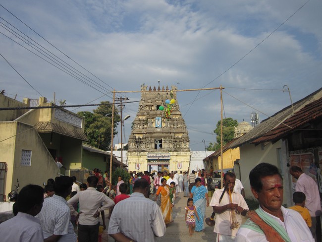 Thiruvelukkai Sri Azhagiya Singaperumal Temple Uriyadi Utsavam  2014 08