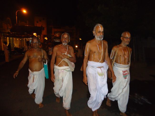 8th oct 14 chithirai veethi swami desikan mohini alankaaram 9pm (17)