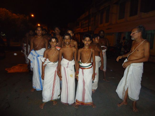 8th oct 14 chithirai veethi swami desikan mohini alankaaram 9pm (20)