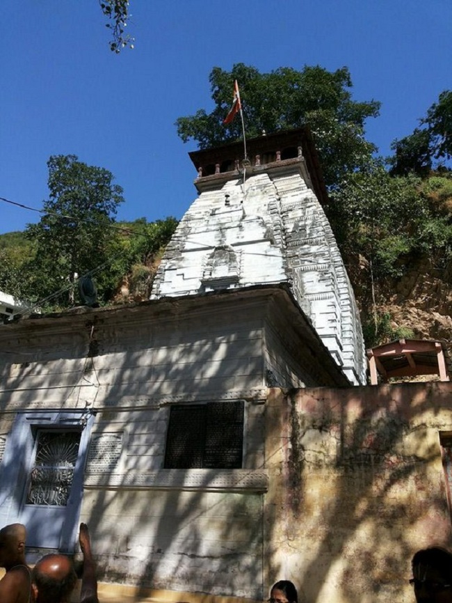 HH 46th Srimath Azhagiyasingar Mangalasasanam At Thirukkandam(Devaprayag)12