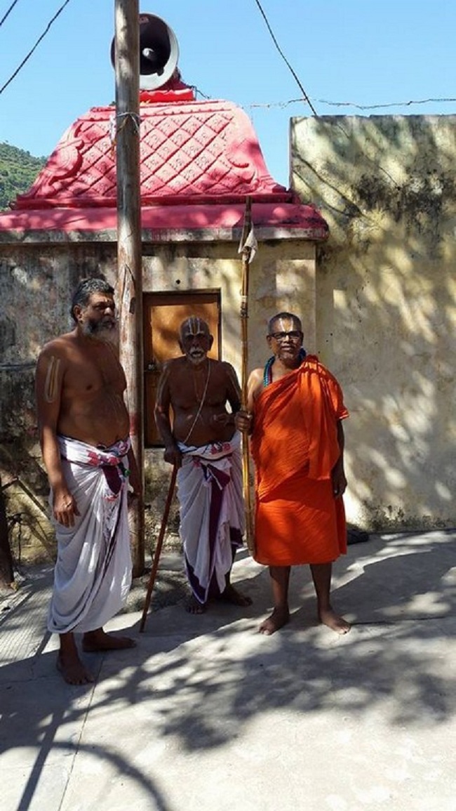 HH 46th Srimath Azhagiyasingar Mangalasasanam At Thirukkandam(Devaprayag)24