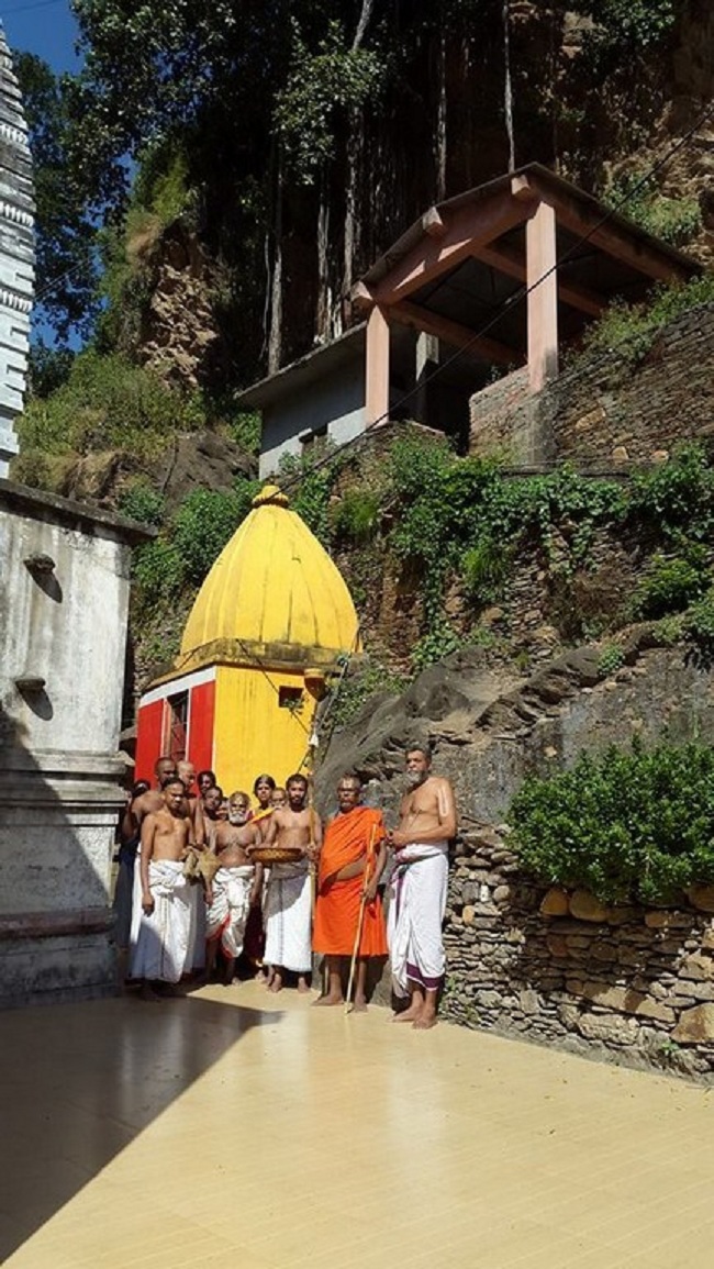 HH 46th Srimath Azhagiyasingar Mangalasasanam At Thirukkandam(Devaprayag)4