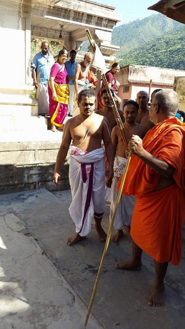 HH 46th Srimath Azhagiyasingar Mangalasasanam At Thirukkandam(Devaprayag)9