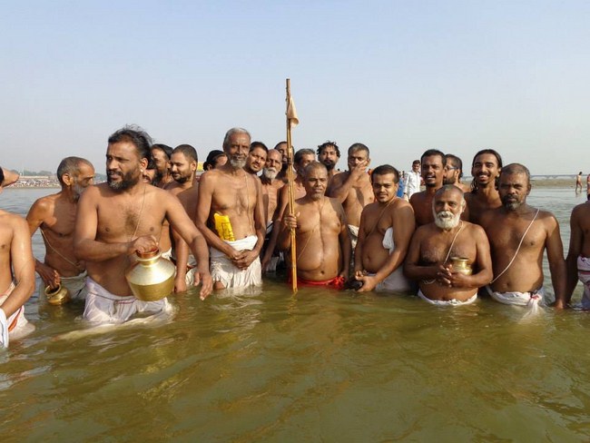 HH 46th Srimath Azhagiyasingar Triveni Sangam Snanam At Allahabad2