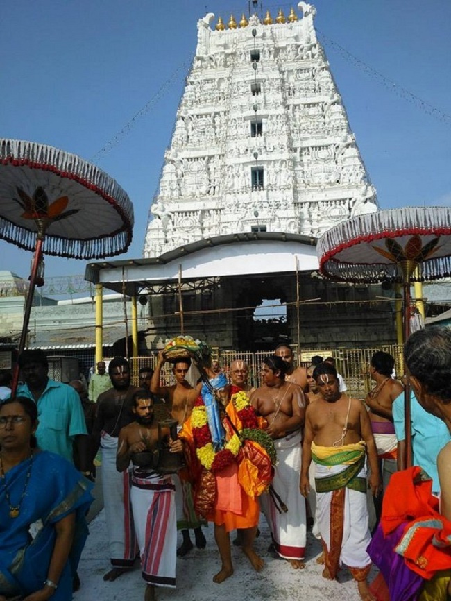 HH Srimushnam Andavan Mangalasasanam At Thiruchanoor Sri Padmavathi Thayar temple7