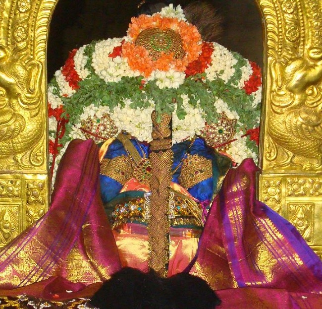 Kanchi Sri Varadaraja Perumal Temple Navarathri UTsavam day 5  2014 07