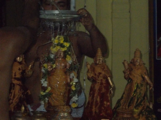Srirangam THirukurallapan Sannadhi Sravana THirumanjanam  2014--04