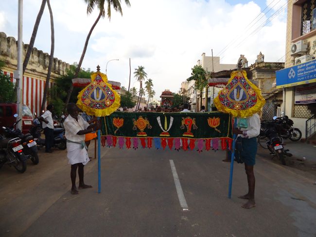 Srirangam poundrigapuram desikan 1st day utsavam (10)