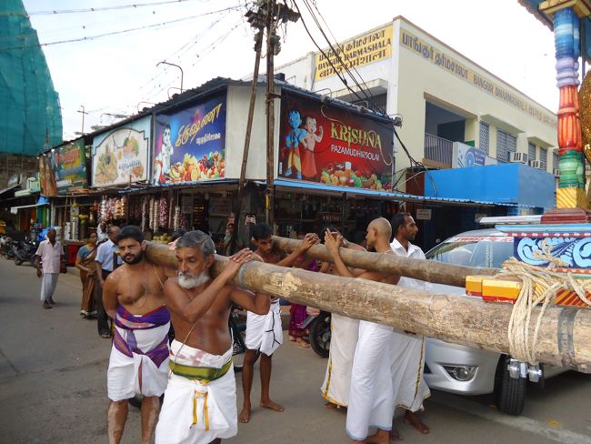 Srirangam poundrigapuram desikan 1st day utsavam (31)