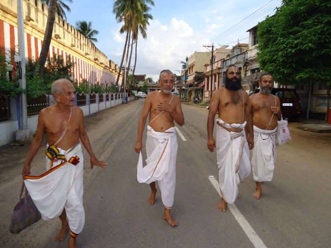 Srirangam poundrigapuram desikan 1st day utsavam (40)