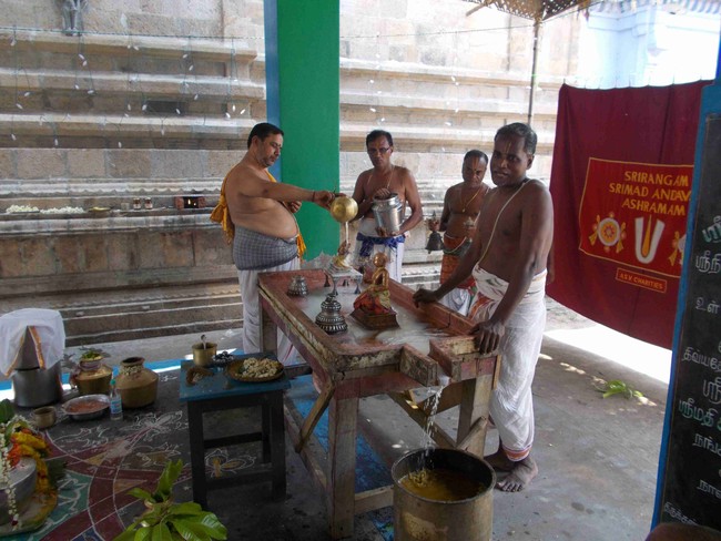 Thirukannamangai Swami Desikan Thirunakshatra utsavam Satrumurai  Thirumanjanam  2014 11