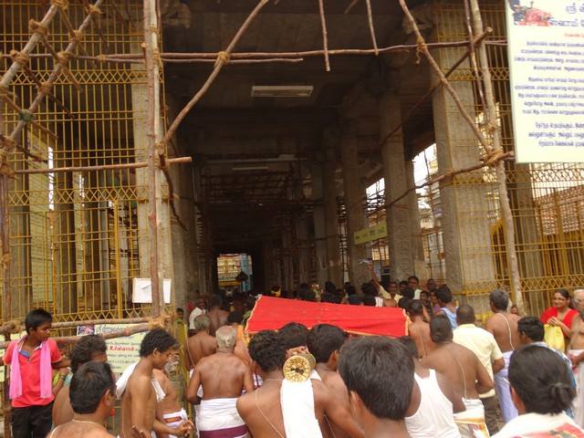 Thiruvallur Sri Veeraraghava Perumal Temple Sriperumbudur Uthsavam Part 4 12-10-2014  35