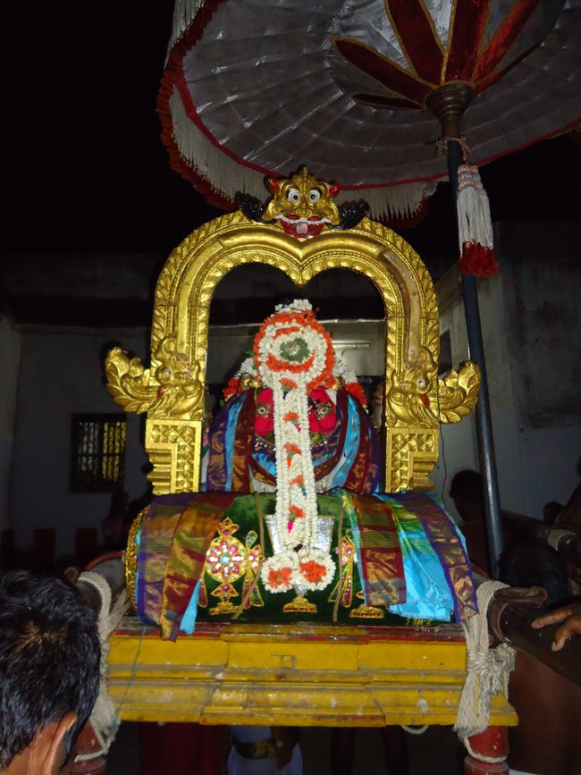 ashtabujam perumal navaraathiri unjal sevai  (14)