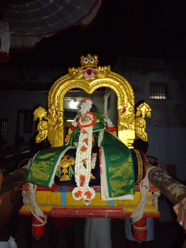 ashtabujam perumal navaraathiri unjal sevai  (15)