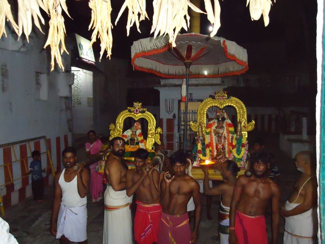 ashtabujam perumal navaraathiri unjal sevai  (18)