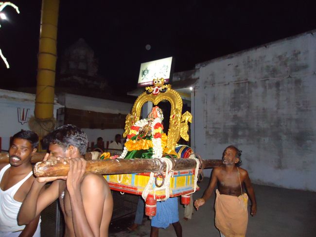 ashtabujam perumal navaraathiri unjal sevai (5)