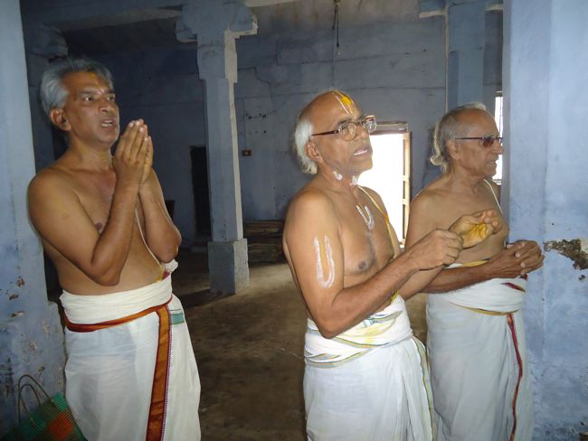 deepavali 2014 - thirukurallapan sannati - thirumanjanam - goshti (80)