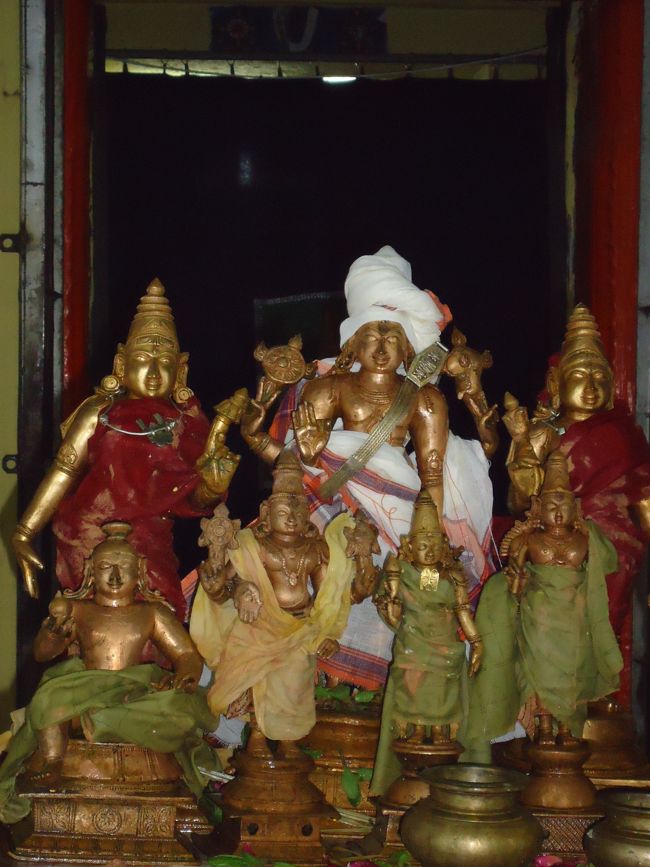 deepavali 2014 - thirukurallapan sannati - thirumanjanam - goshti (86)