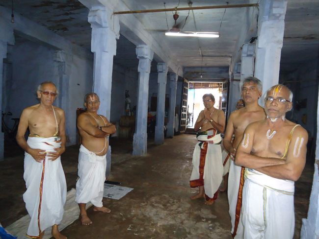 deepavali 2014 - thirukurallapan sannati - thirumanjanam - goshti (88)