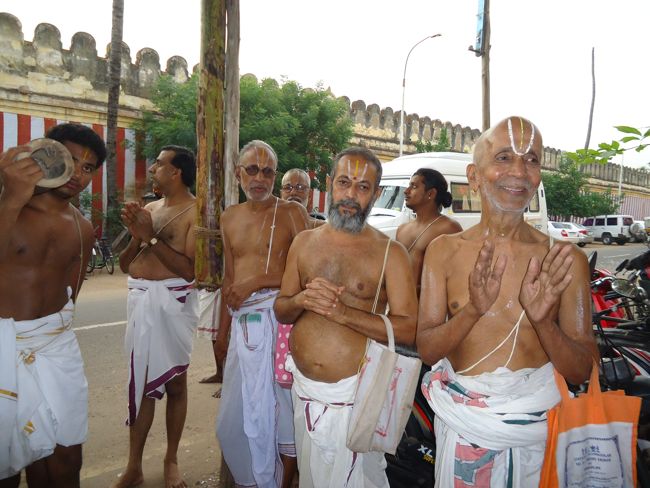 1st nov 14 srirangam poundrikapuram swami desikan yaanai vaahanam (19)