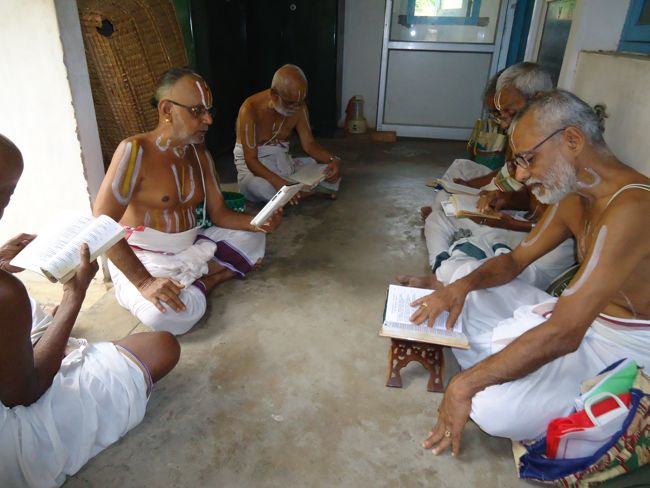 31st oct 14 8 to 11am goshti paarayanam srimath poundrigapuram ashram  (3)