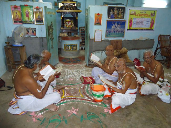 31st oct 14 8 to 11am goshti paarayanam srimath poundrigapuram ashram  (4)
