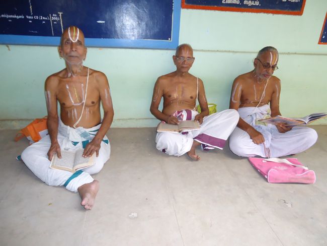 31st oct 14 8 to 11am goshti paarayanam srimath poundrigapuram ashram  (7)