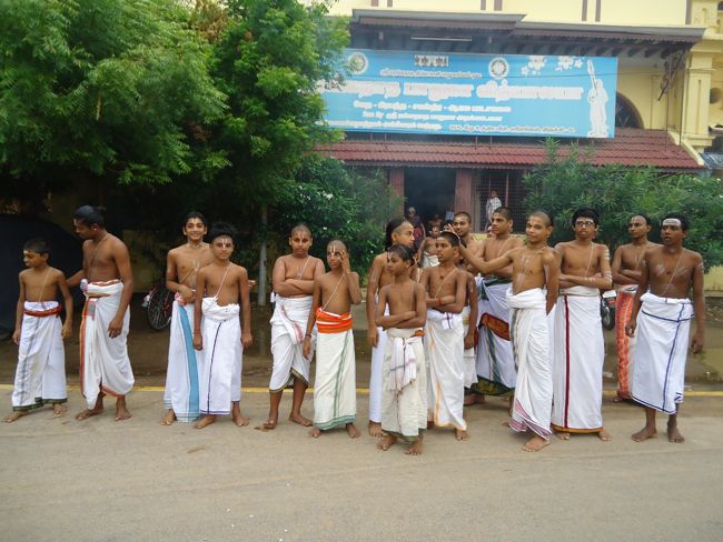 3rd nov 14 sri poundrikapuram aandavan ashram swami desikan thiruther (42)